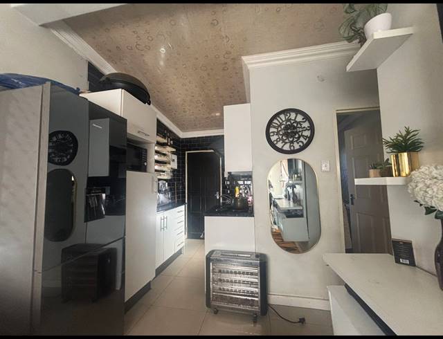 2 BEDROOM HOUSE FOR SALE IN SAVANNA CITY